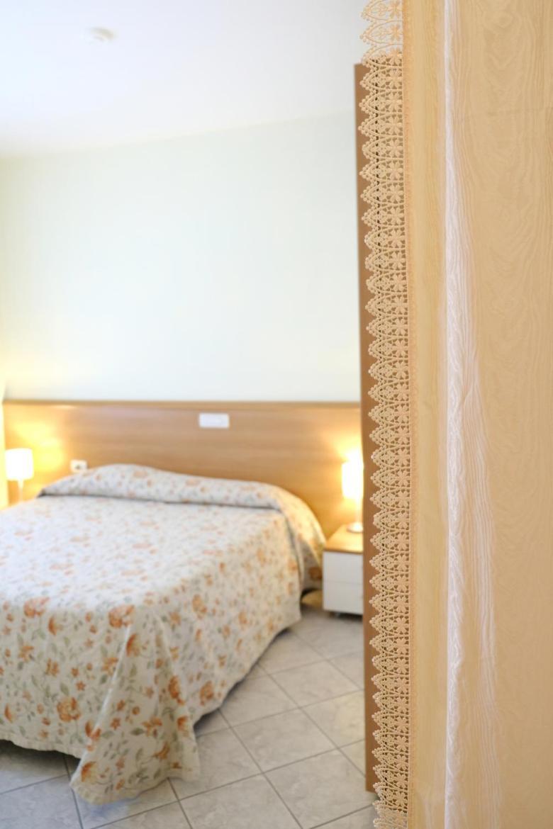 Residenza Carracci Aparthotel Bologna Buitenkant foto