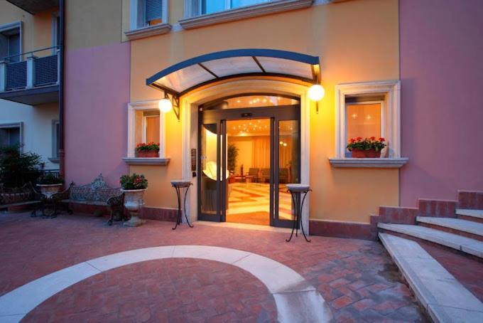 Residenza Carracci Aparthotel Bologna Buitenkant foto