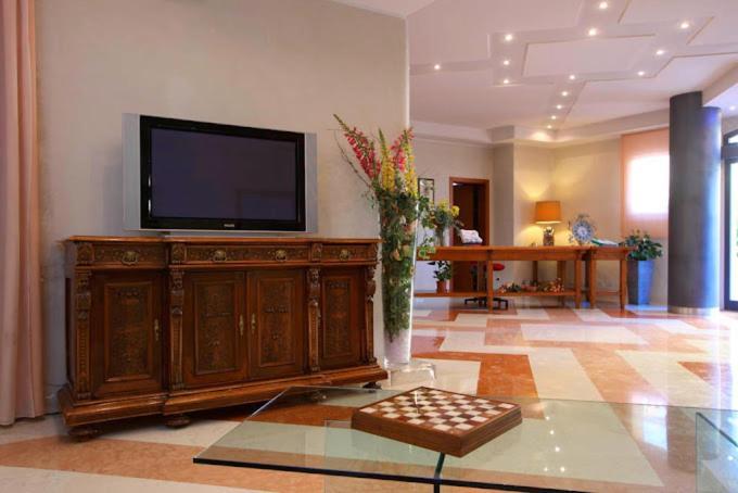 Residenza Carracci Aparthotel Bologna Buitenkant foto